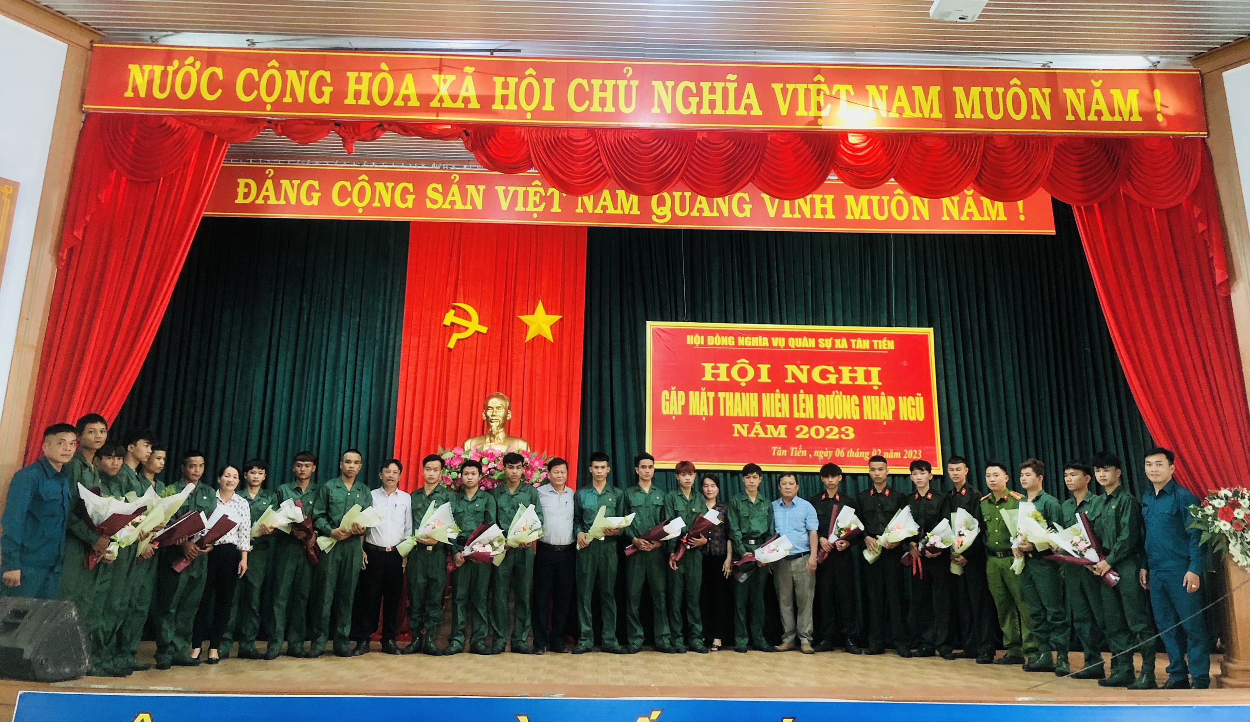 Xã Tân Tiến: Gặp mặt các thanh niên chuẩn bị lên đường nhập ngũ năm 2023