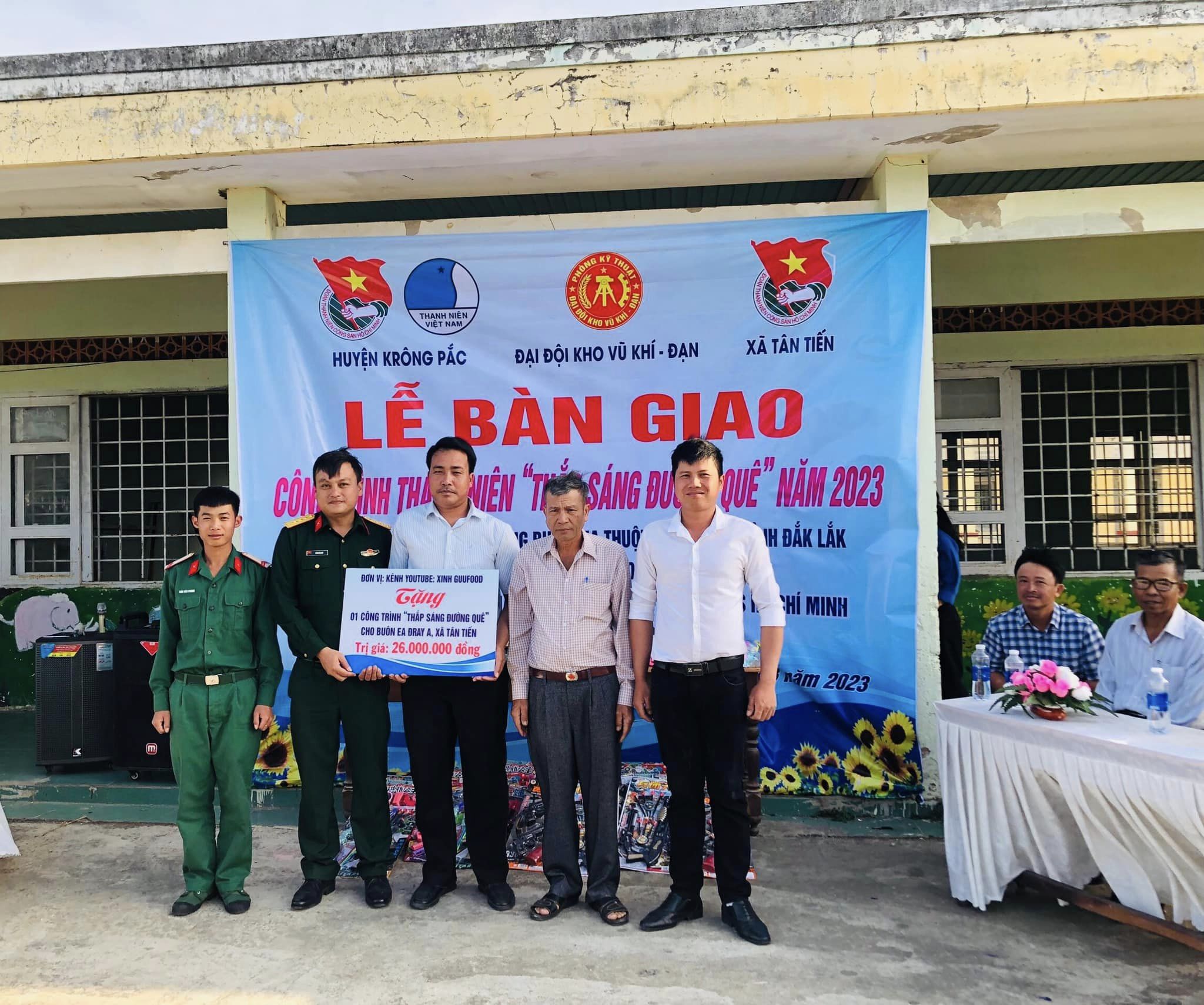 CÔNG TRÌNH THANH NIÊN THẮP SÁNG ĐƯỜNG QUÊ TẠI BUÔN EADRAI A