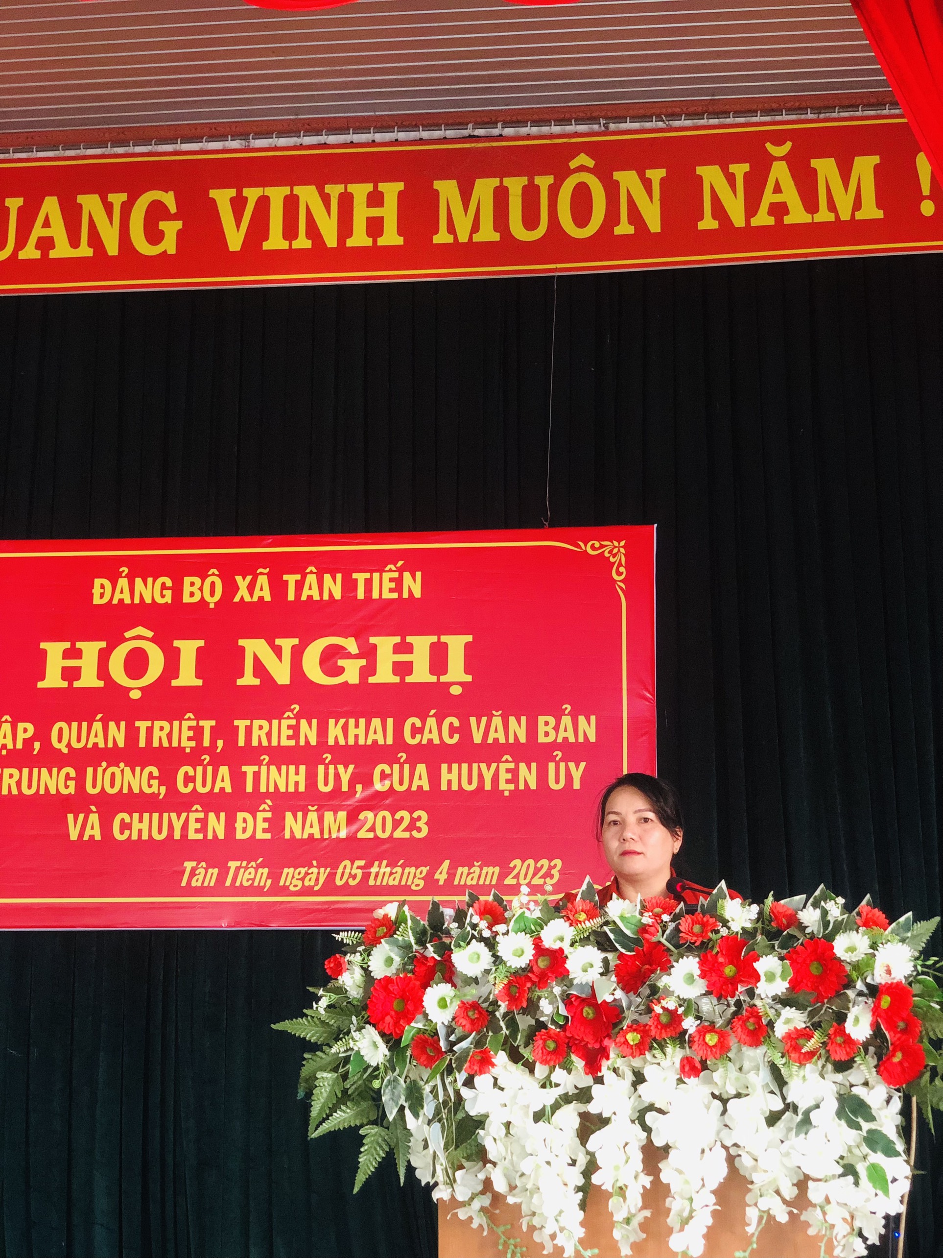 Đảng ủy xã Tân Tiến  tổ chức hội nghị học tập, quán triệt, các văn bản của Bộ Chính tri, Ban Bí thư và của Đảng bộ tỉnh.