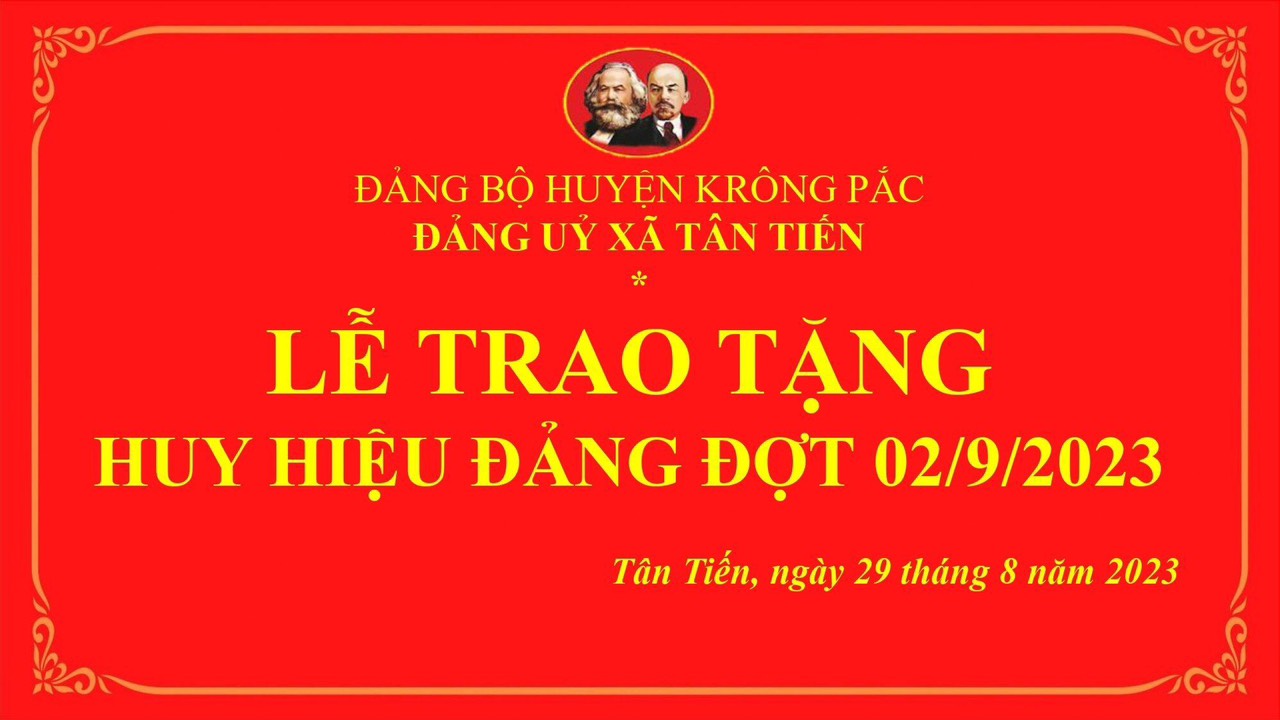 Đảng ủy xã Tân Tiến trao tặng Huy hiệu Đảng đợt 02/9