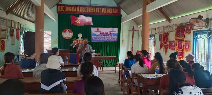 Hội Liên hiệp Phụ nữ xã phối hợp với UBND xã Tân Tiến tổ chức Tọa đàm nói chuyện Chuyên đề "Làm mẹ an toàn"