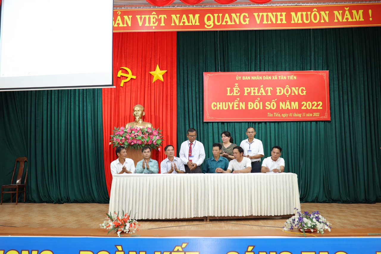LỄ PHÁT ĐỘNG CHUYỂN ĐỔI SỐ NĂM 2022