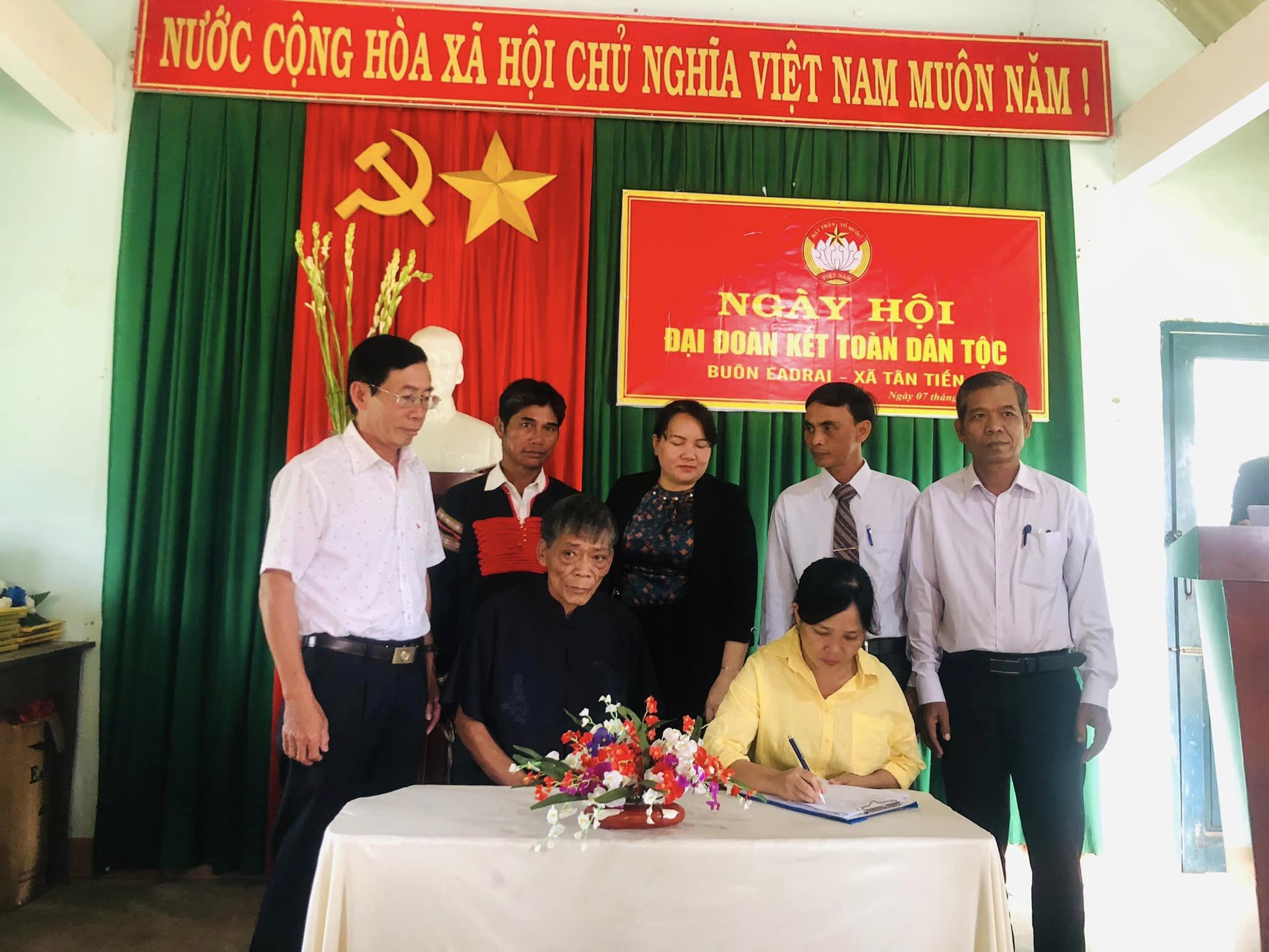 NGÀY HỘI ĐẠI ĐOÀN KẾT TOÀN DÂN TỘC TẠI BUÔN EADRAI 