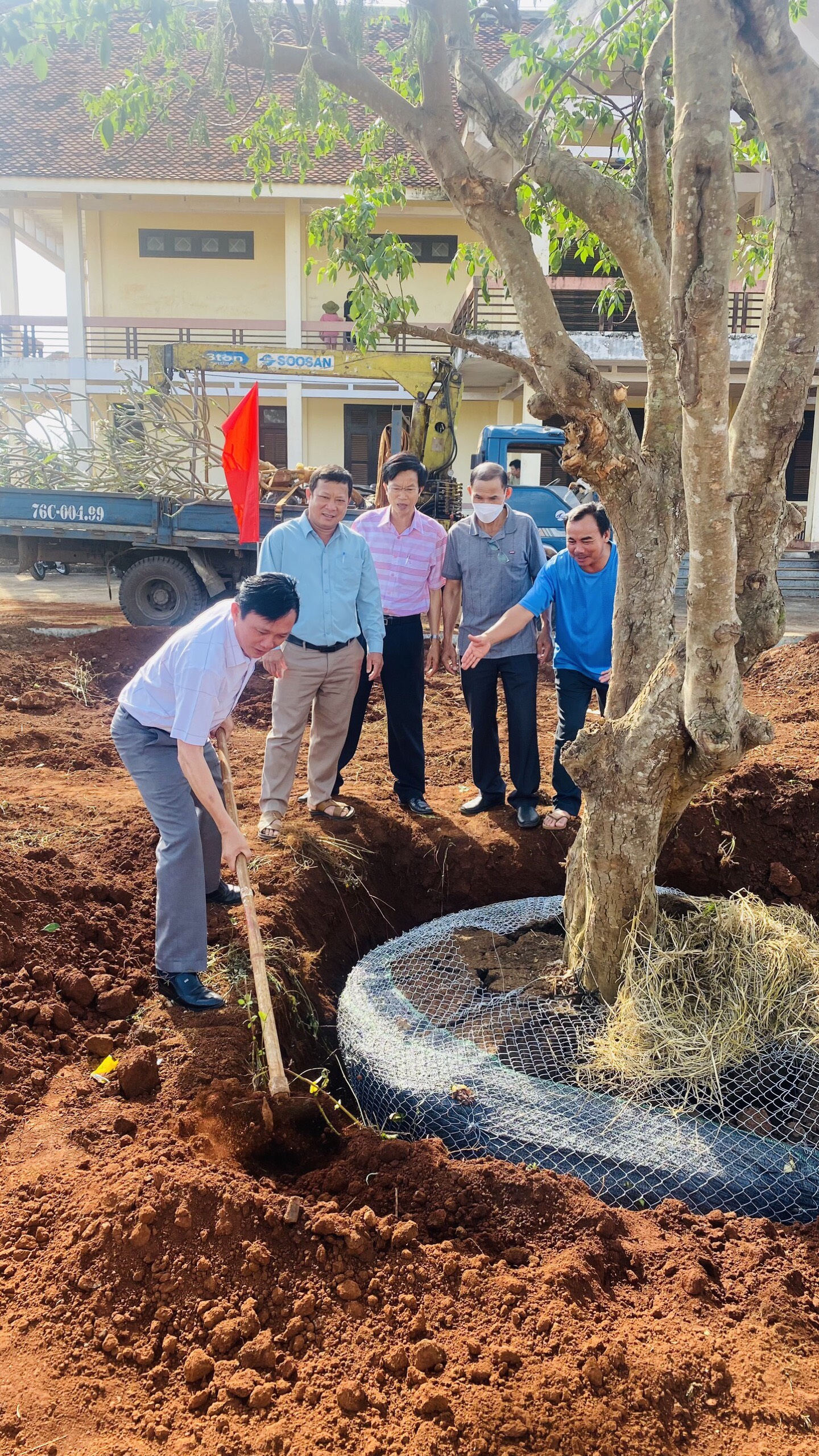 TÂN TIẾN: THAM GIA LỄ TRỒNG CÂY TẠI KHU DI TÍCH ĐỒN ĐIỀN CADA