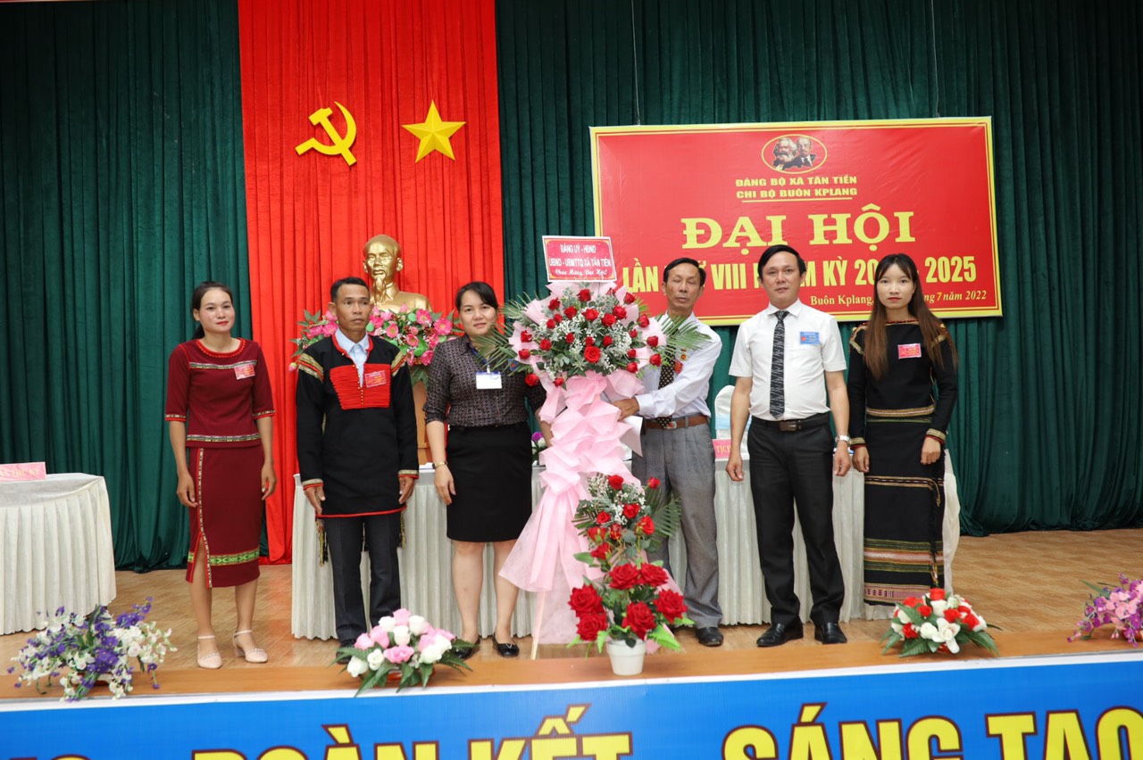 ĐẠI HỘI ĐIỂM CHI BỘ BUÔN KPLANG XÃ TÂN TIẾN NHIỆM KỲ 2022-2025